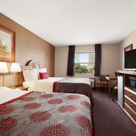 Ramada By Wyndham Sioux City Exterior photo