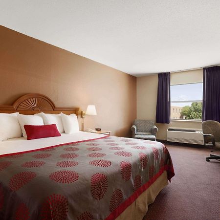Ramada By Wyndham Sioux City Exterior photo