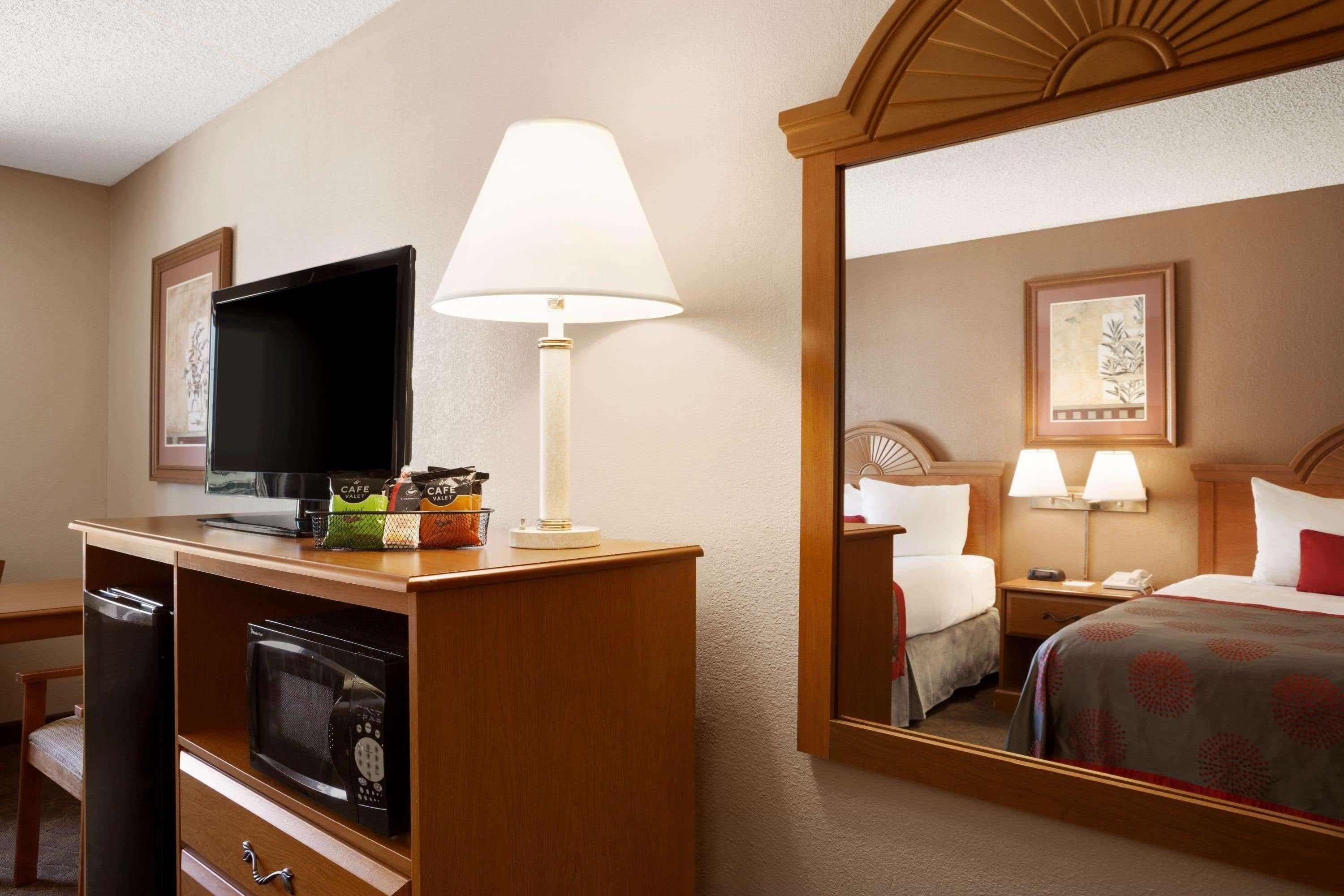 Ramada By Wyndham Sioux City Exterior photo