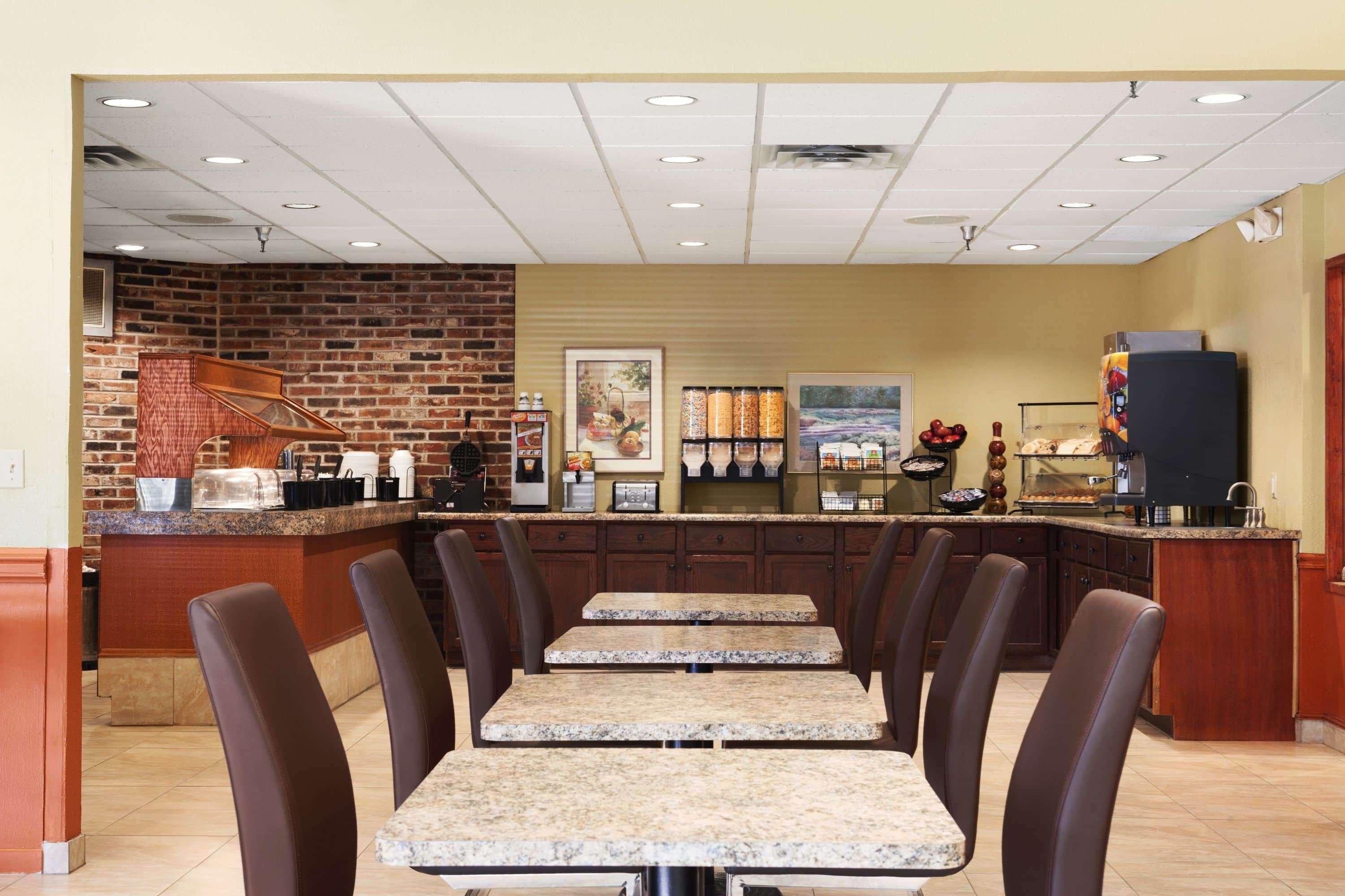 Ramada By Wyndham Sioux City Exterior photo