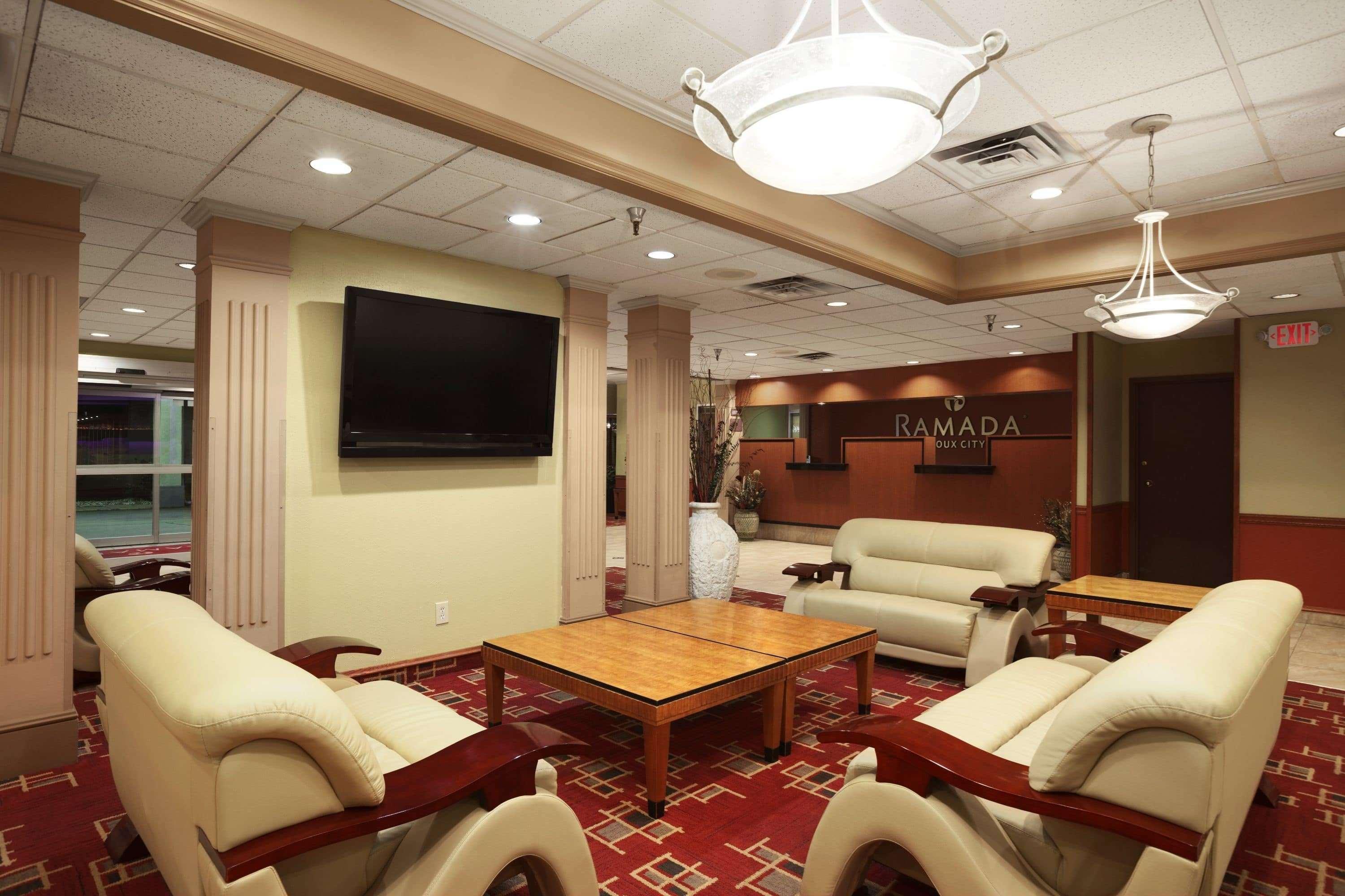Ramada By Wyndham Sioux City Exterior photo