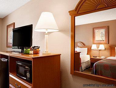 Ramada By Wyndham Sioux City Exterior photo